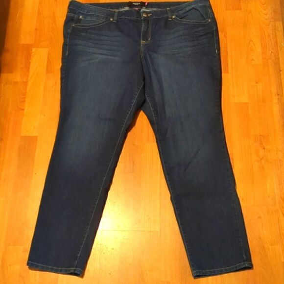 26 regular Torrid denim jeans us size EUC blue stretch slimming look any season - Picture 1 of 10